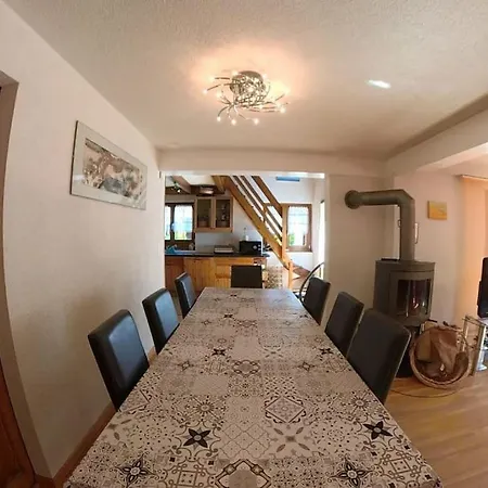 Stecaya Face A La Piste De L'aigle